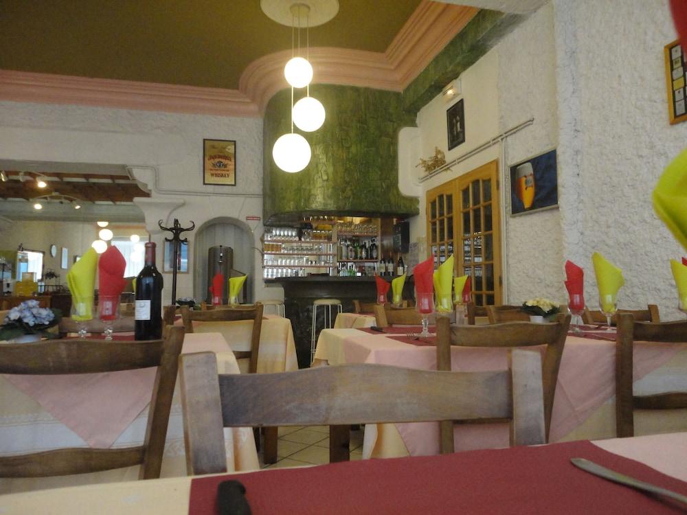 Hotel-Restaurant Le Saint Christophe Lurdy Exteriér fotografie