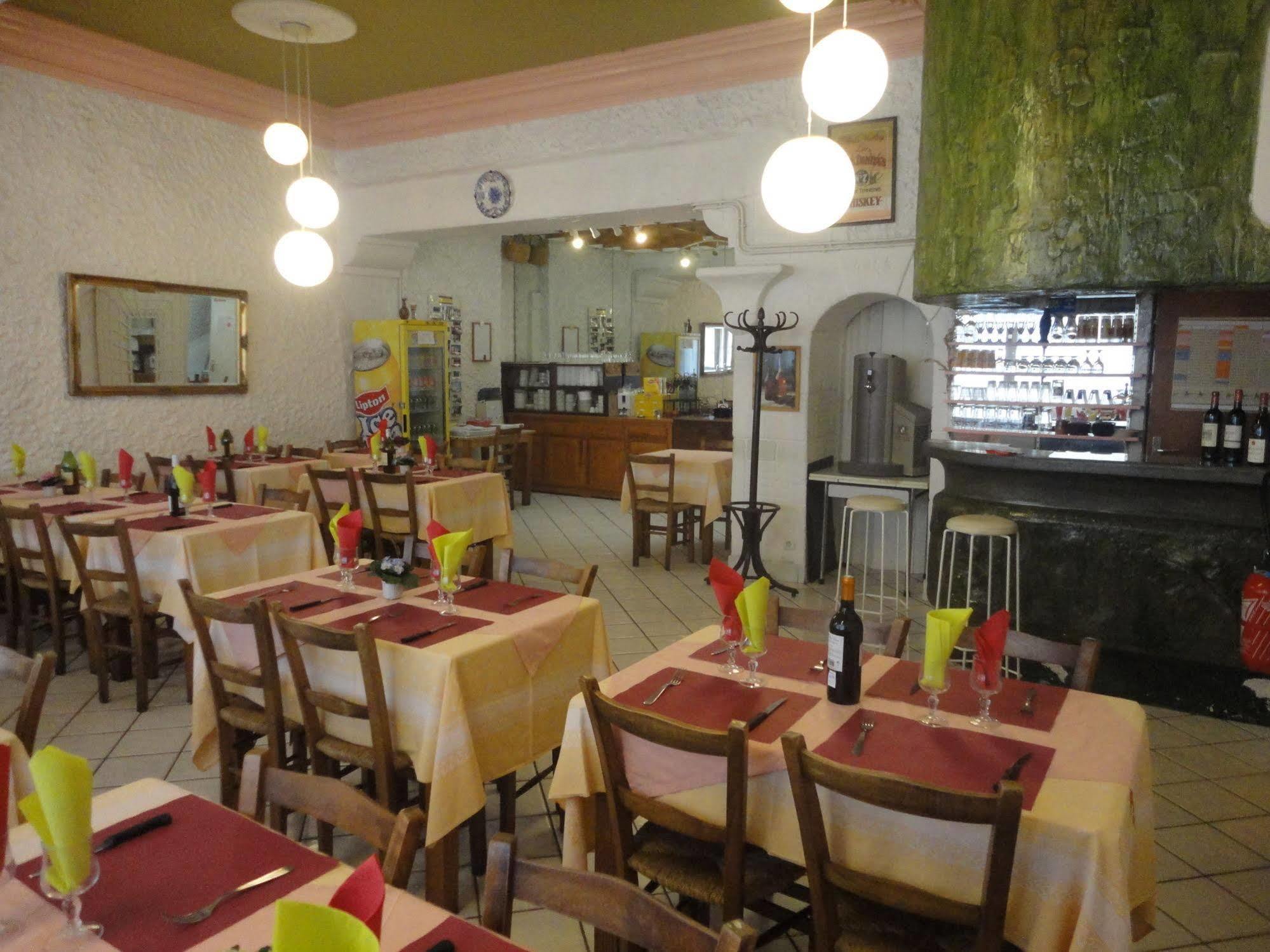 Hotel-Restaurant Le Saint Christophe Lurdy Exteriér fotografie