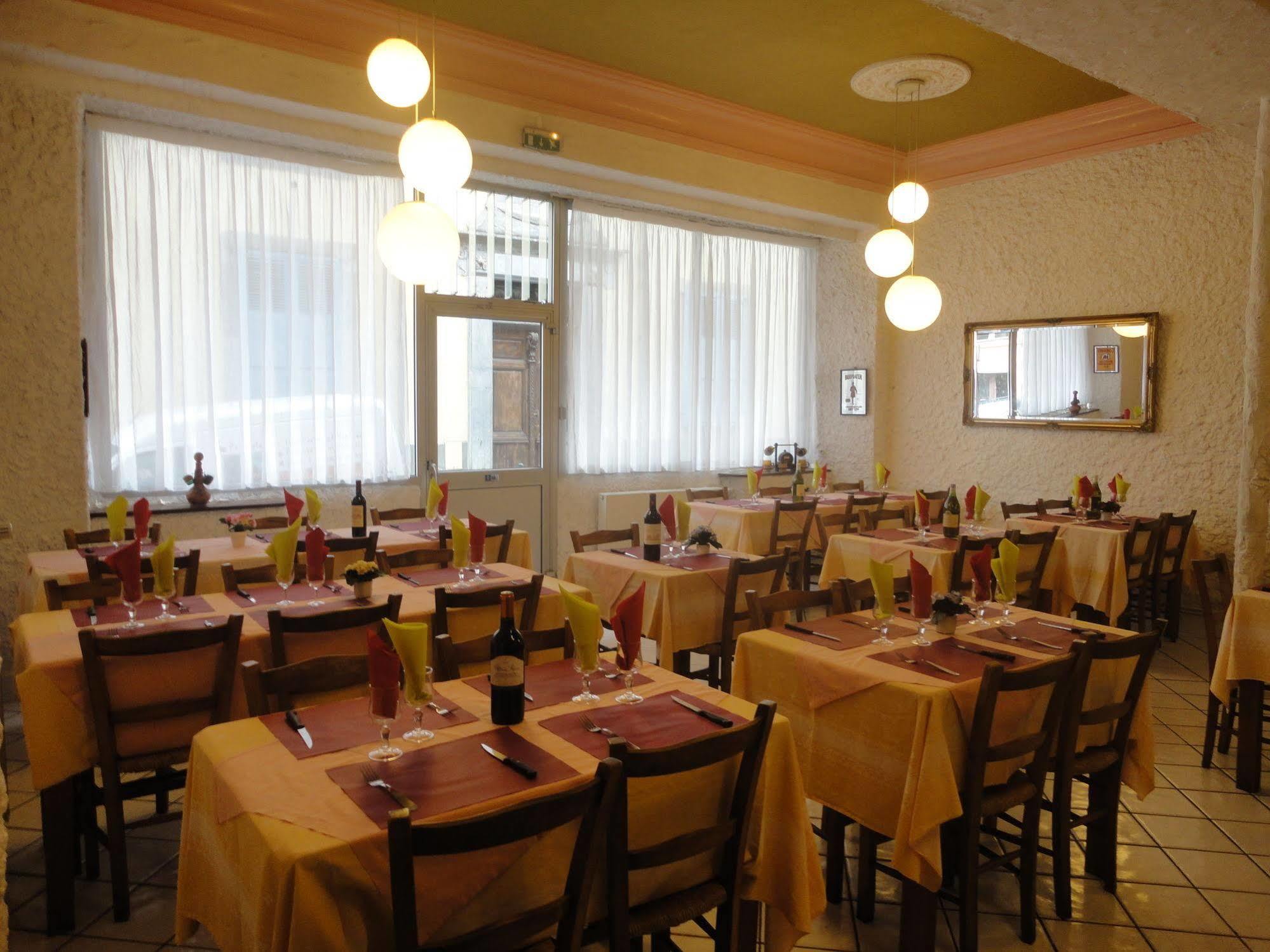 Hotel-Restaurant Le Saint Christophe Lurdy Exteriér fotografie
